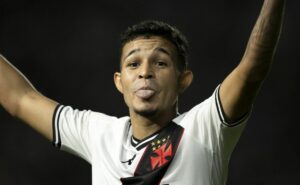 análise: com agilidade e profundidade, veja o que adson pode agregar ao vasco em sua volta