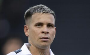 grêmio aguarda justificativa de soteldo por atraso e atacante pode ser punido; veja