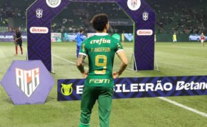 endrick manda recado para felipe anderson após jogador assumir a camisa 9 do palmeiras