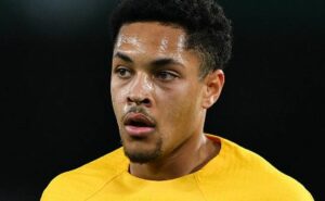 vitor roque seria a contratação de peso do corinthians, segundo craque neto: “estão tentando”