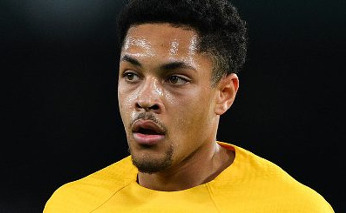 vitor roque seria a contratação de peso do corinthians, segundo craque neto: “estão tentando”