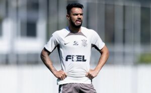 corinthians reformula meio campo e aumenta opções de setor anteriormente vazio
