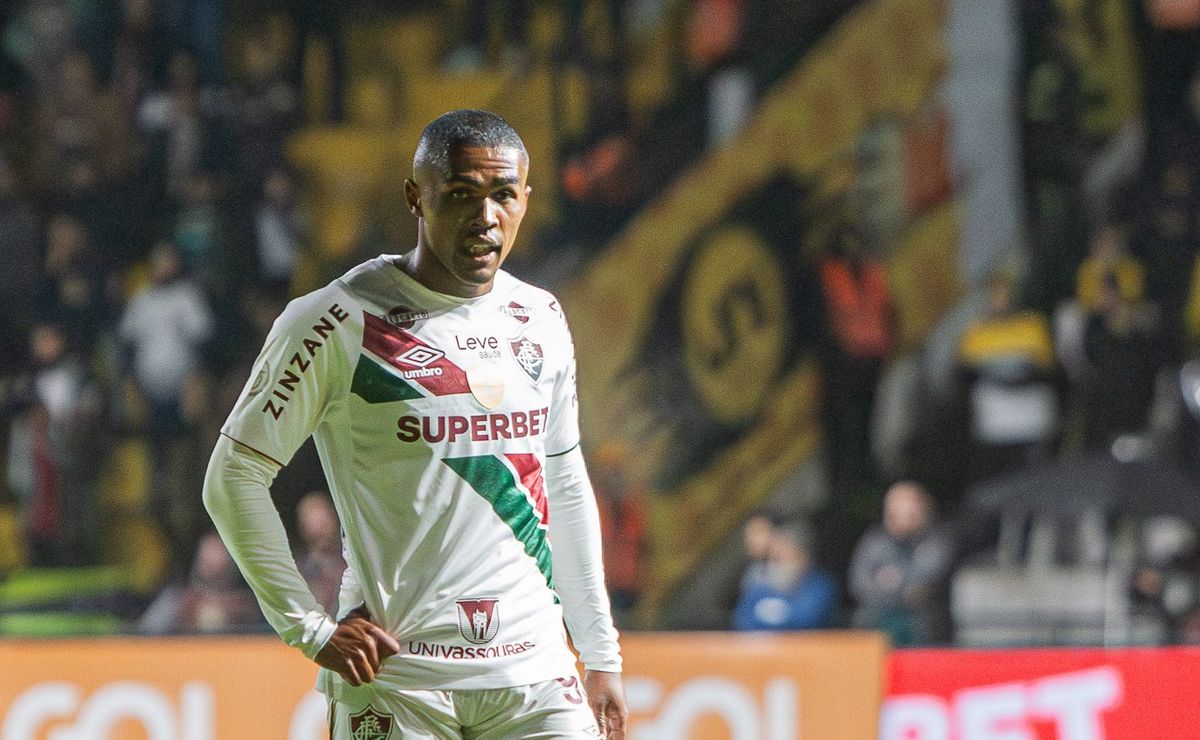 fluminense chega a acordo e rescinde com douglas costa