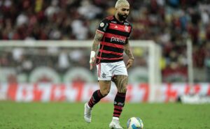 flamengo vence de virada o criciúma no mané garrincha com pênalti inusitado e gols de pedro e gabigol