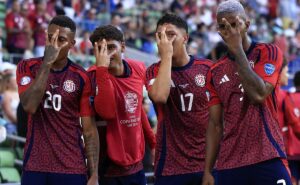 copa américa !costa rica marca dois gols relâmpagos e vence o paraguai