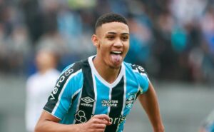 gustavo nunes recebe três propostas e negócio repercute na torcida do grêmio: “no mínimo 20 milhões”