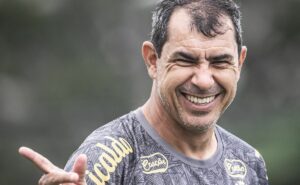 carille aprova e santos abre conversa para tentar contratar atacante de 23 anos do porto por