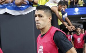 brasil é eliminado e luis suárez decide criticar ex flamengo: “reserva do arrascaeta”