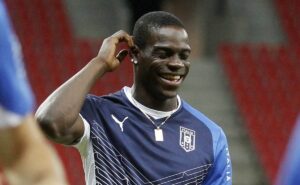 salário de r$ 1,5 milhão: recusado no grêmio, balotelli pode jogar no brasil em 2024