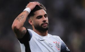cbf divulga áudio do var sobre lance com yuri alberto, do corinthians: "com o lado da chuteira"