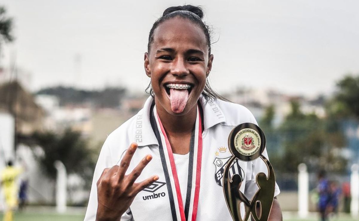 santos feminino: destaque, paola anota hat trick e comemora primeiro título pelas sereias da vila