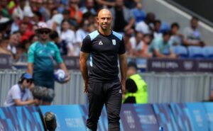 após vitória nas olimpíadas, mascherano agradece apoio dos jogadores da seleção principal da argentina