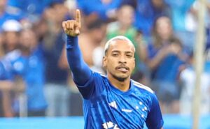 cruzeiro goleia corinthians em tarde de matheus pereira; confira as notas