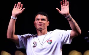 thiago silva prestes a estrear pelo fluminense no jogo contra o cuiabá