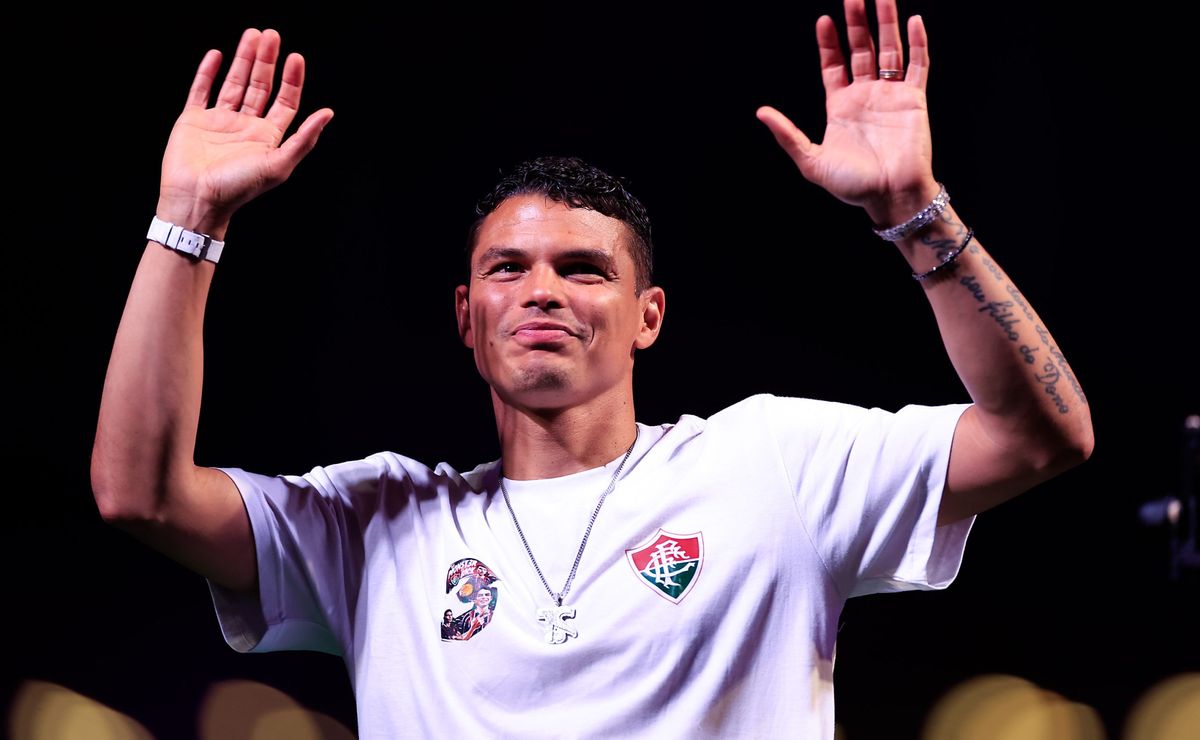 thiago silva prestes a estrear pelo fluminense no jogo contra o cuiabá