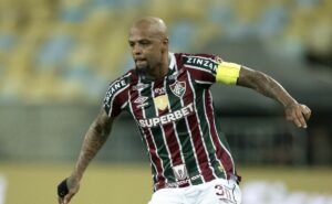 felipe melo treina com bola e pode voltar aos titulares do fluminense
