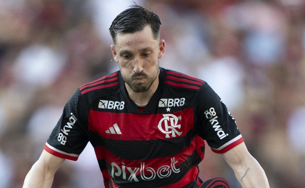 problema: matías viña está sendo investigado por briga após partida do uruguai