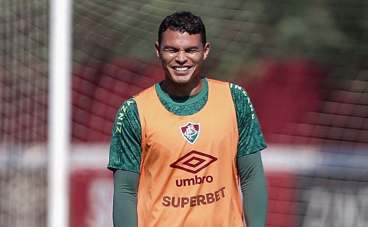 fluminense negocia chegada de zagueiro para formar dupla com thiago silva