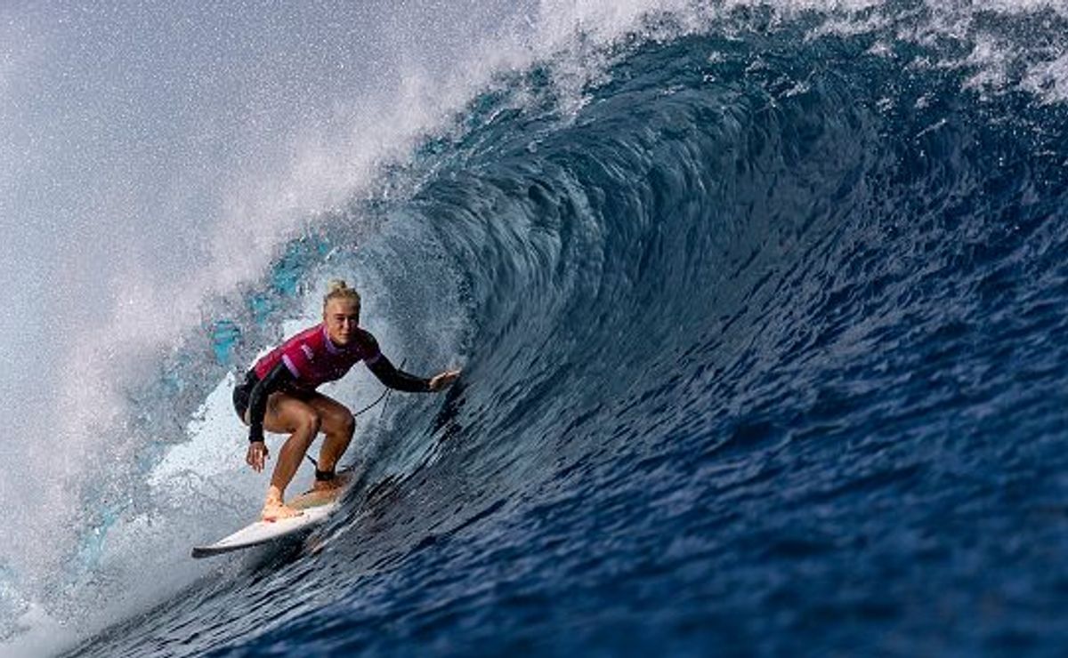 surfe nas olimpíadas 2024: na repescagem, tatiana weston webb e tainá hinckel se classificam às oitavas de final