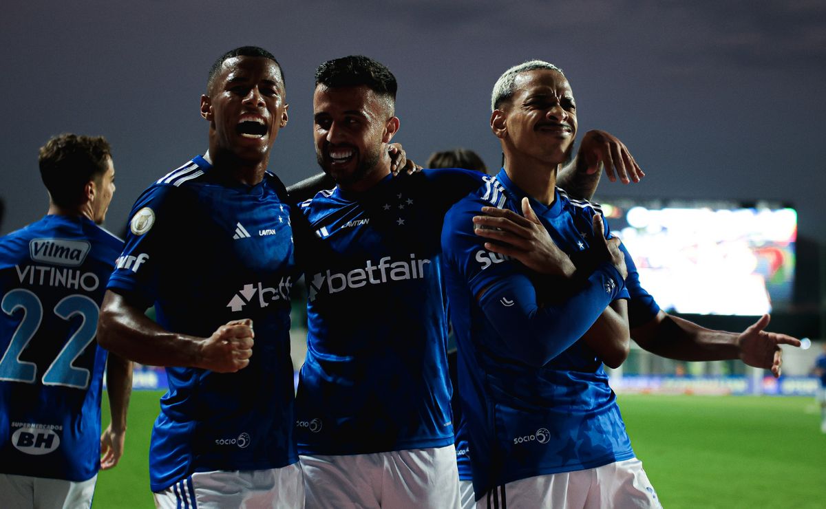 cruzeiro tem quase 100% dos gols com bola rolando e lidera quesito no brasileirão