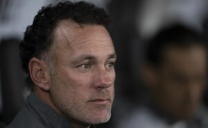 crise: torcedores ameaçam protesto e pedem saída de milito em caso de derrota