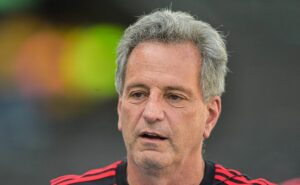 torcida do flamengo quer permanência de gabigol e cobra landim: "renovem imediatamente"