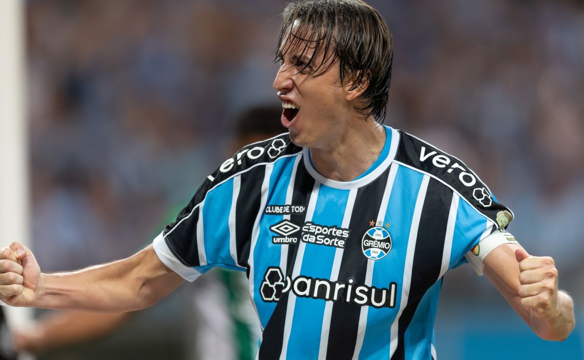 geromel pede ajuda da torcida e dá opinião sobre mau momento do grêmio no brasileirão: "É a torcida..."