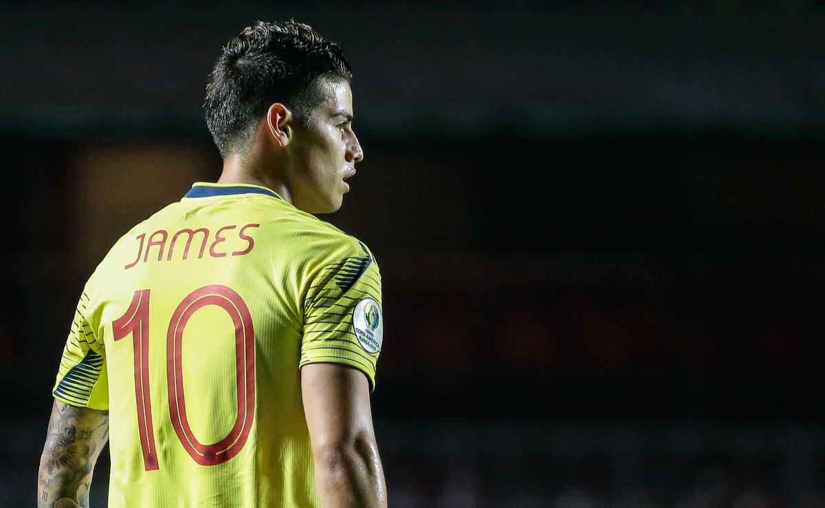 completamente inspirado: james marca golaço de pênalti em goleada da colômbia 