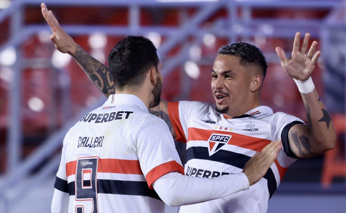 calleri e luciano colocam são paulo na frente do goiás nas oitavas da copa do brasil