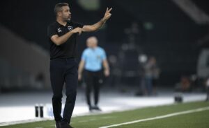 botafogo defende invencibilidade no barradão em duelo contra o vitória