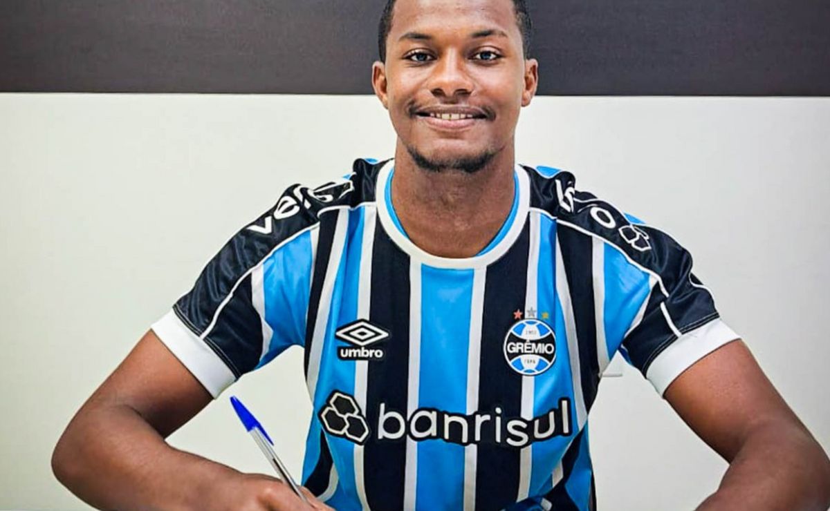 renato gaúcho aprova e grêmio assina contrato até 2027 com centroavante jardiel