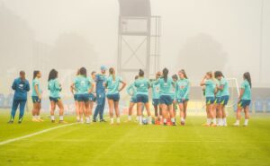 seleção brasileira feminina tem festa e primeiro treino na frança antes de estreia nos jogos olímpicos