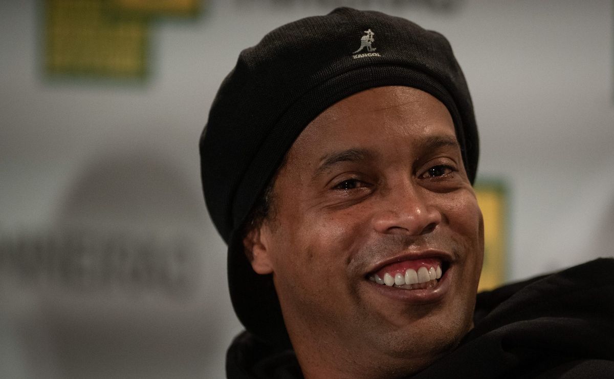 novo patrocinador é confirmado após acordo do vasco com r10 score, de ronaldinho gaúcho