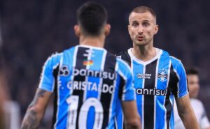 ainda sem diego costa, grêmio divulga lista de jogadores relacionados para enfrentar o vasco