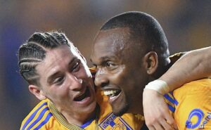 mina está em pauta, mas vasco analisa contratação do zagueiro samir, ex flamengo