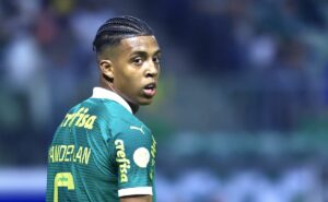 abel ferreira tem reunião com vanderlan e palmeiras decreta que lateral não será vendido 