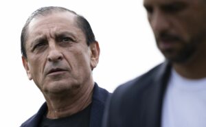 número 1 da era ramón díaz: corinthians atende novo técnico e contata meia joão schmidt
