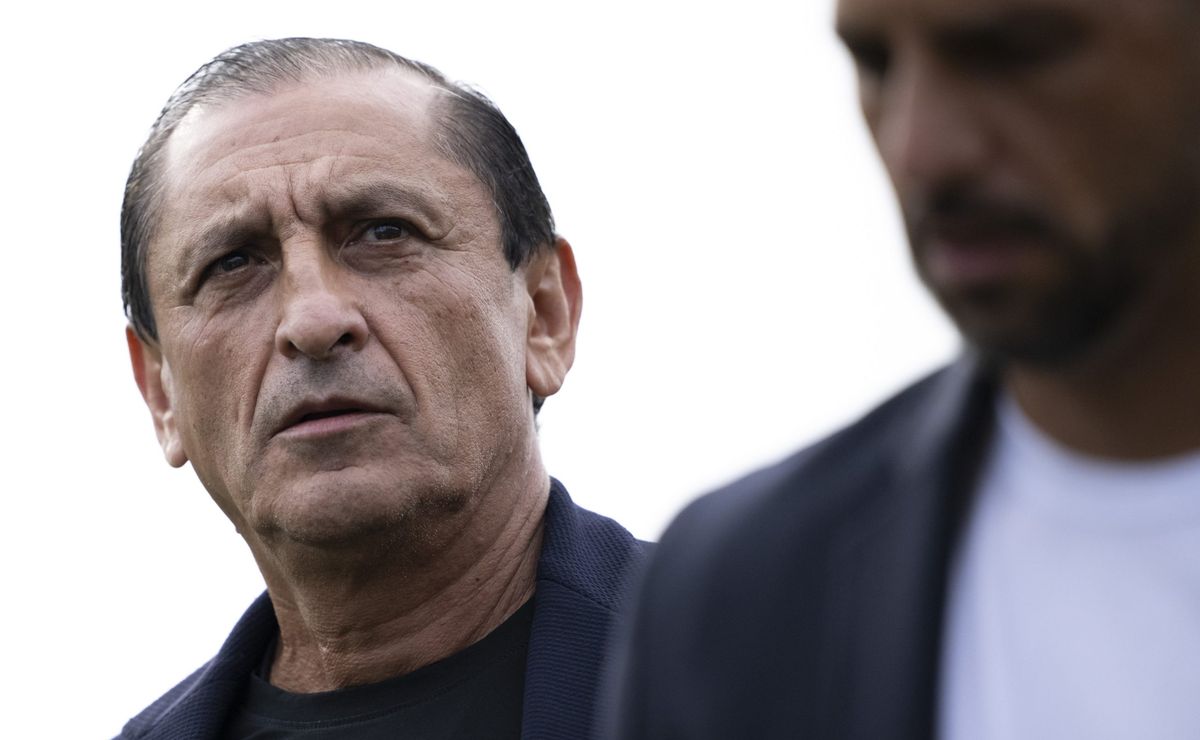 número 1 da era ramón díaz: corinthians atende novo técnico e contata meia joão schmidt