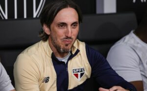 flamengo vacila no mercado e contratação de peso prefere assinar com são paulo de zubeldía no brasil