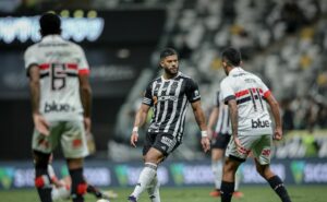 atlético mg vence são paulo por 2 a 1 e quebra tabu na arena mrv
