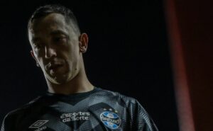 marchesín não se intimida e reclama de renato no grêmio: "no próximo jogo não vou sair jogando"