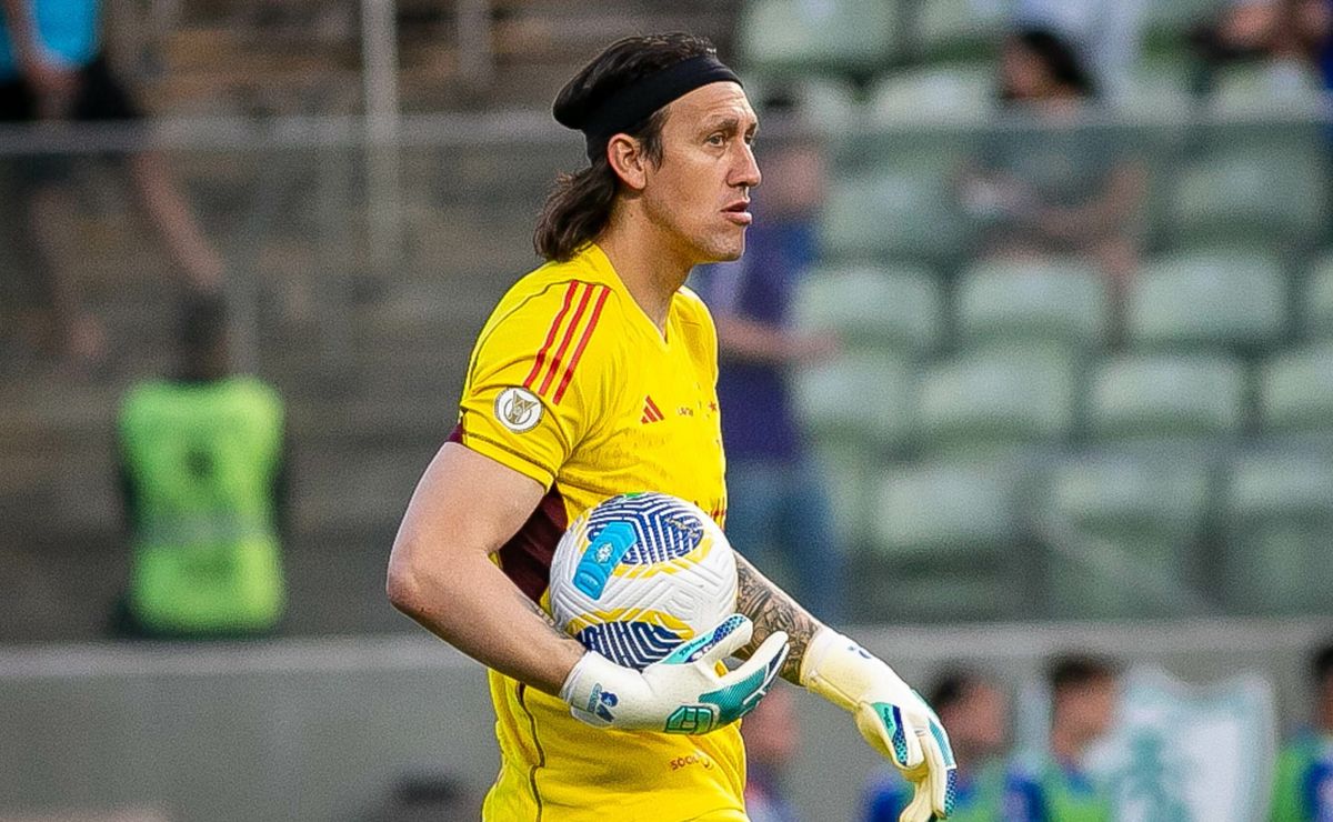 agora pelo cruzeiro, cássio reencontra palmeiras, um de seus principais rivais enquanto jogava no corinthians