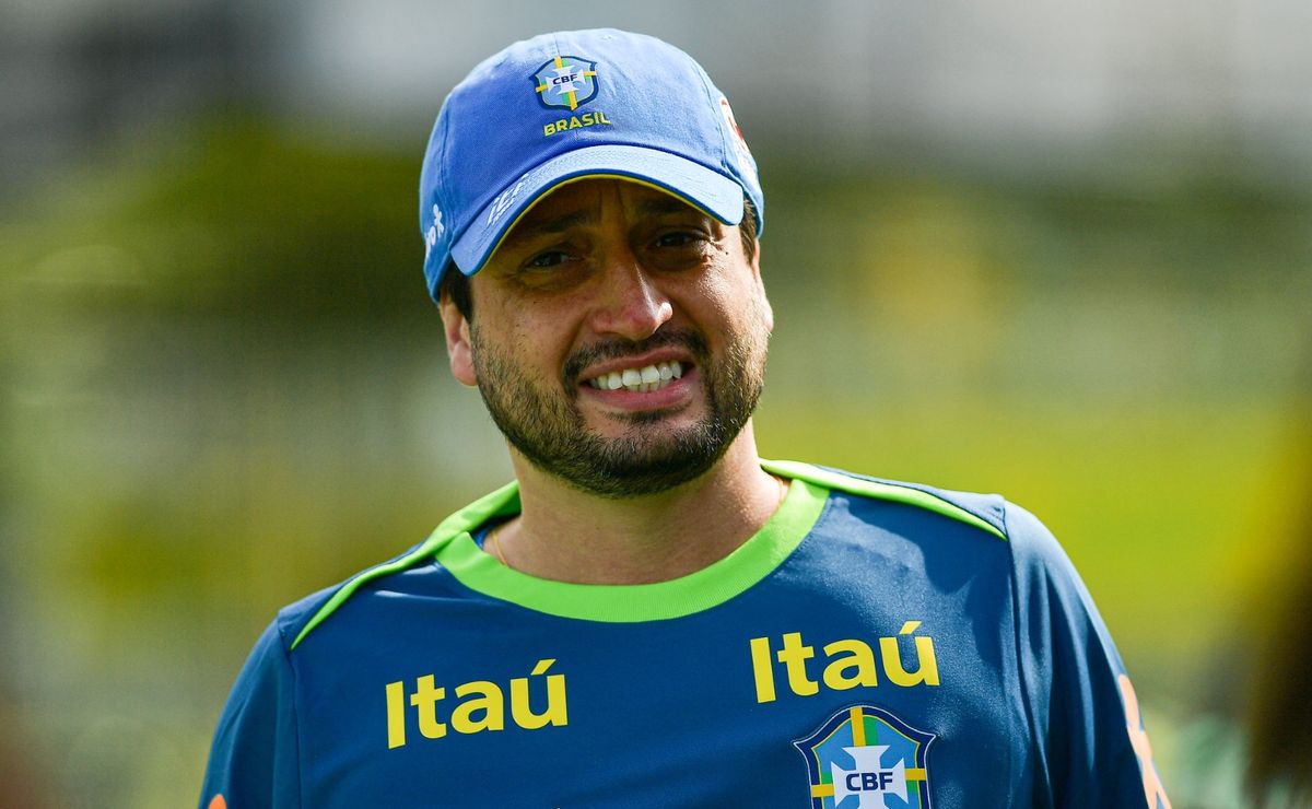 seleção feminina: arthur elias rebate críticas e fala sobre confiança em marta: "sempre teve aqui"