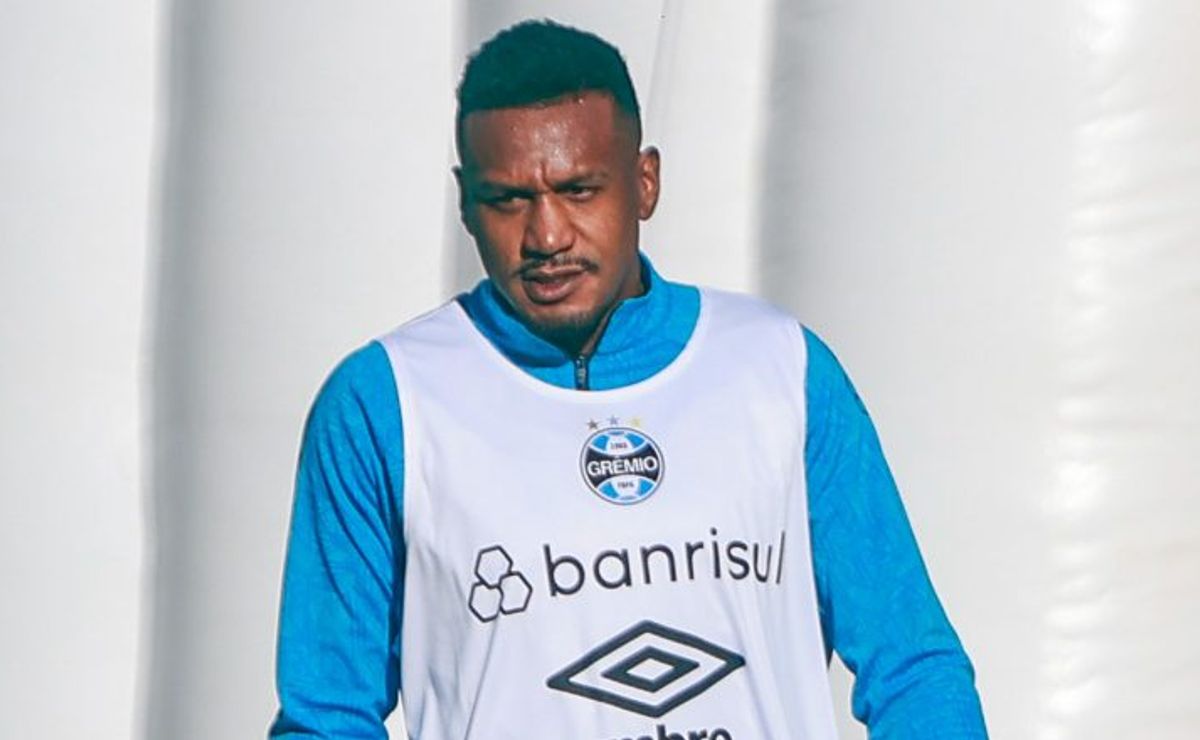 edenílson irrita torcida com ‘gafe’ em publicação de grêmio x cruzeiro com logo da série b