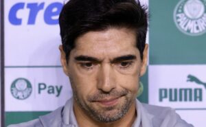 inacreditável: rony, em péssima fase, entra como titular em derrota decisiva e cai na conta de abel