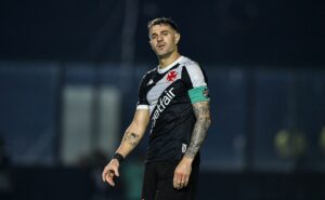 vegetti critica postura do grêmio em relação à arbitragem: "choraram toda semana"