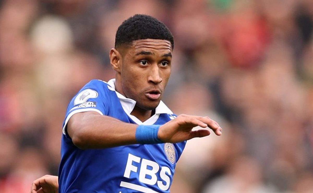 tetê comparece no morumbis, mas são paulo não negocia contratação do atacante