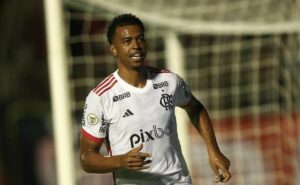 gol de carlinhos garante vitória do flamengo e marca impressionante no final das partidas