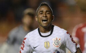 jorge henrique assina contrato 12 anos após mundial pelo corinthians e vai jogar pelo piauí