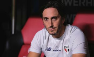 zubeldía critica trabalho da arbitragem e é diretoria sobre futuro de james no são paulo 